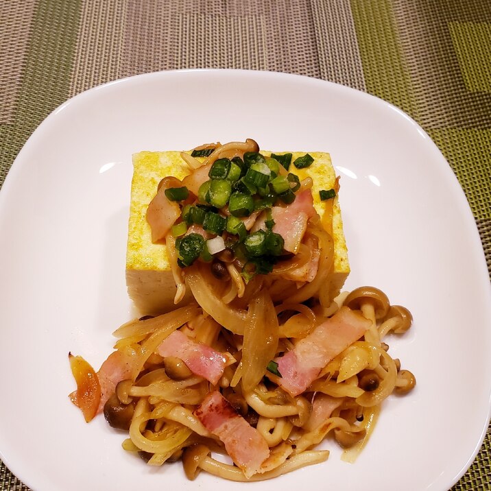 簡単!豆腐ステーキ和風ベーコンきのこソース